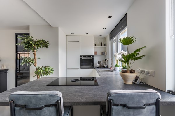 van Vollenhovenstraat 10-21.jpg